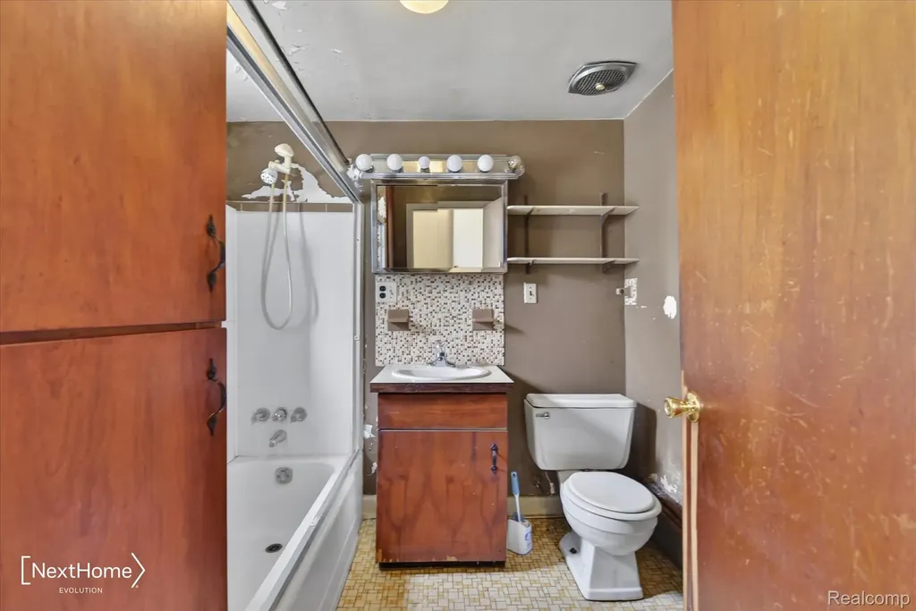 783 E Huron River Drive Van Buren Charter Township MI 48111