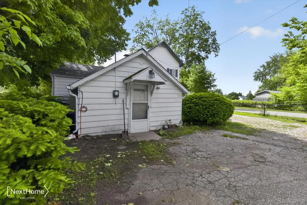 783 E Huron River Drive Van Buren Charter Township MI 48111