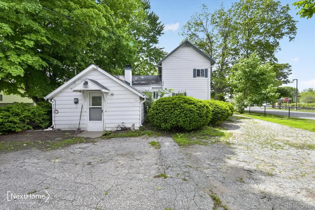 783 E Huron River Drive Van Buren Charter Township MI 48111