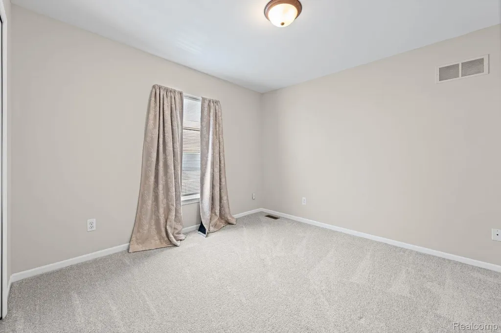 840 Cross Circle Oxford Charter Township MI 48371