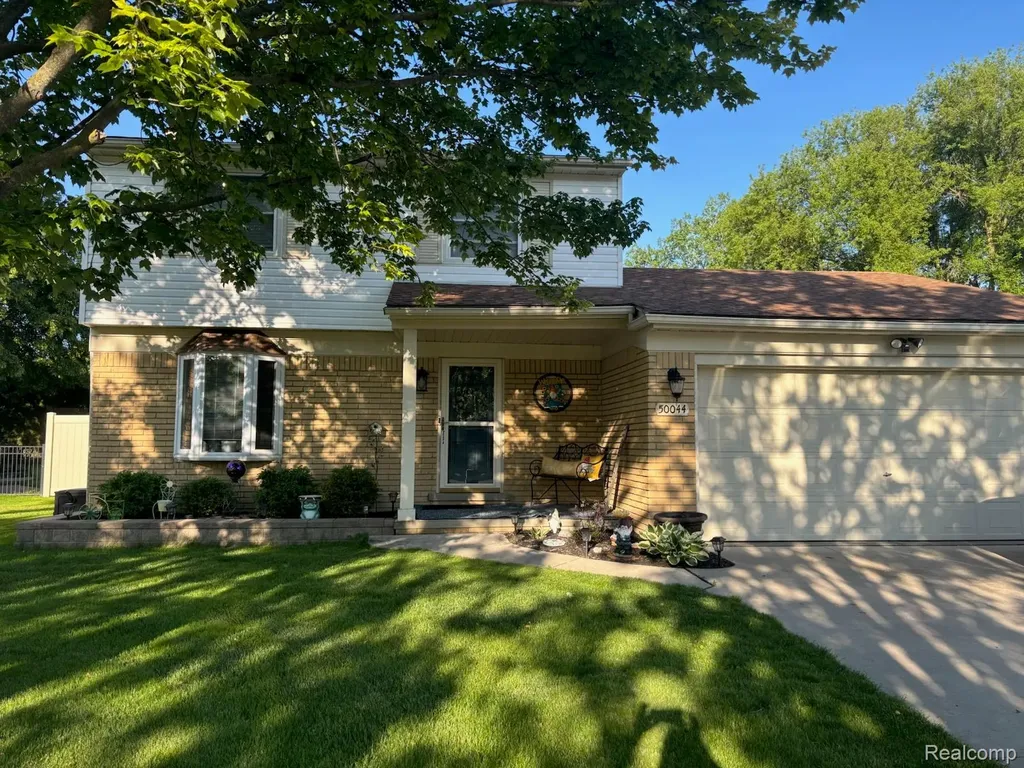 50044 Vinecrest Lane Chesterfield Township MI 48047