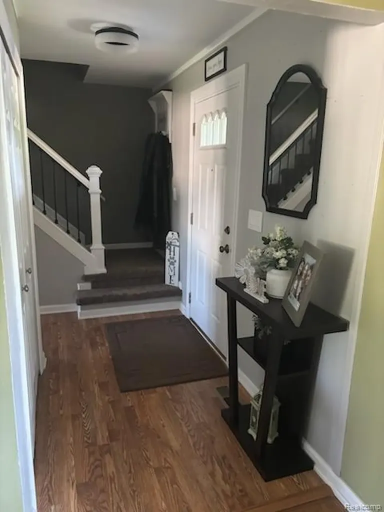 50044 Vinecrest Lane Chesterfield Township MI 48047