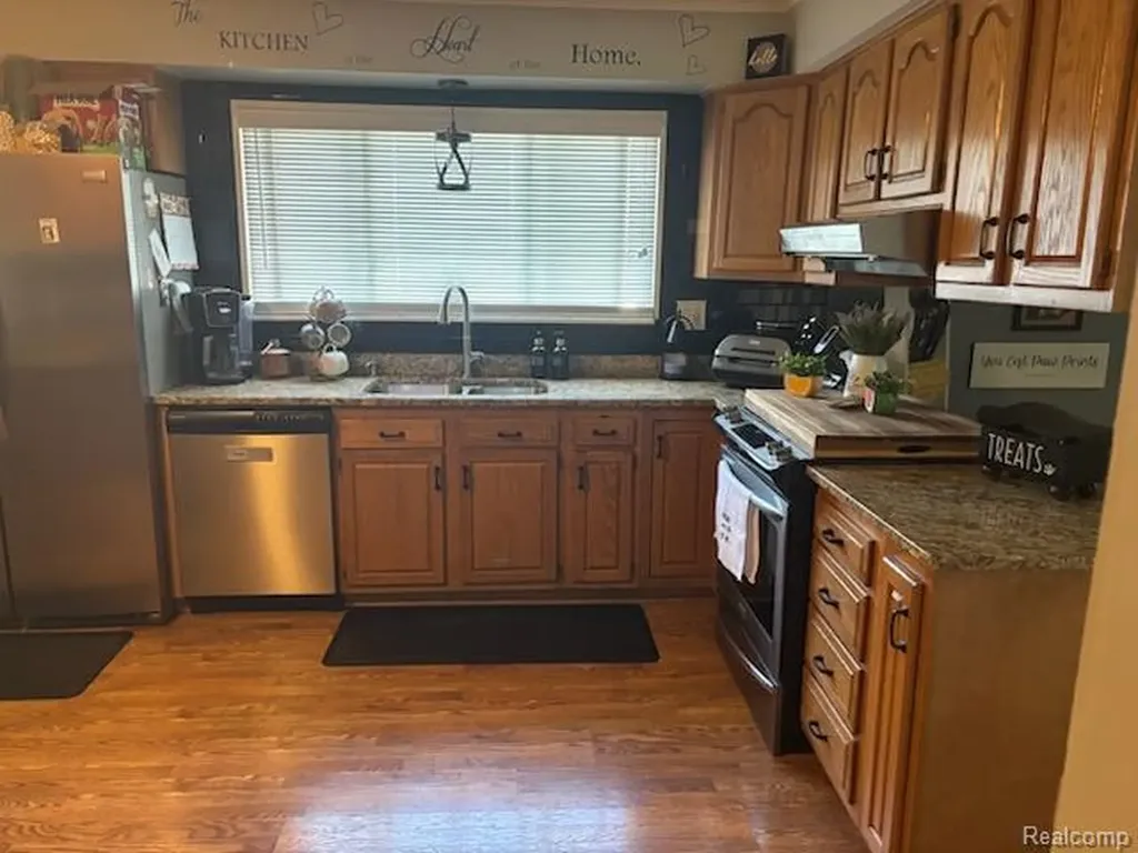 50044 Vinecrest Lane Chesterfield Township MI 48047