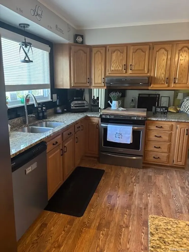 50044 Vinecrest Lane Chesterfield Township MI 48047