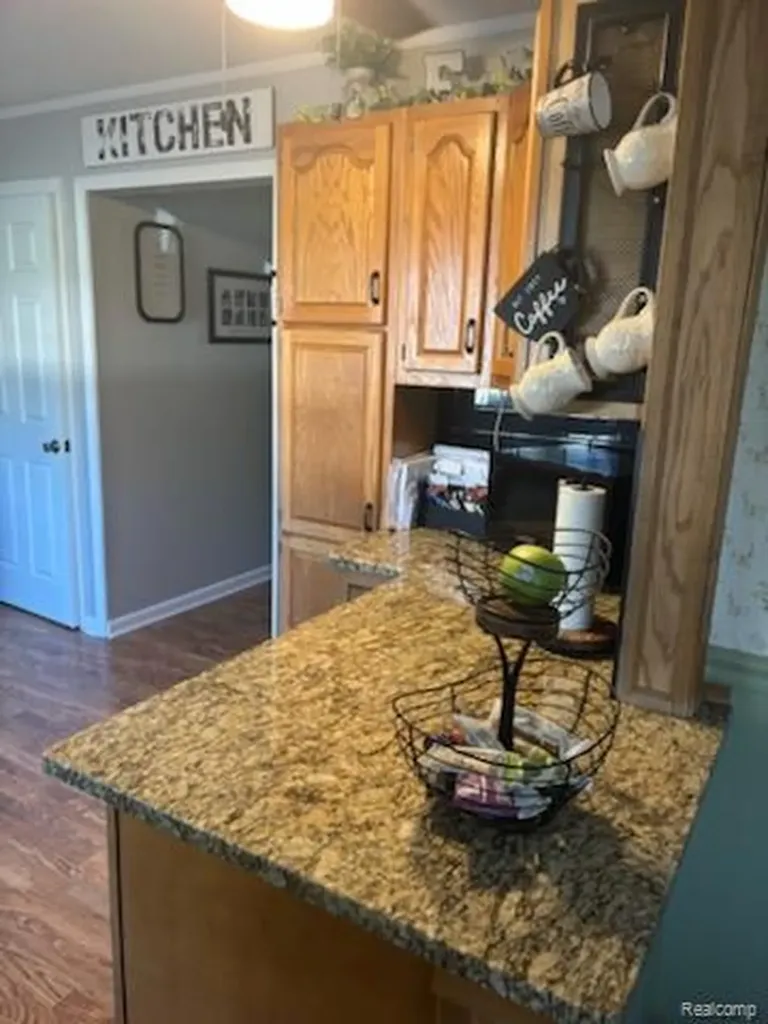 50044 Vinecrest Lane Chesterfield Township MI 48047