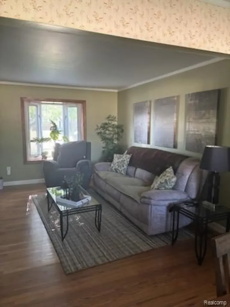 50044 Vinecrest Lane Chesterfield Township MI 48047