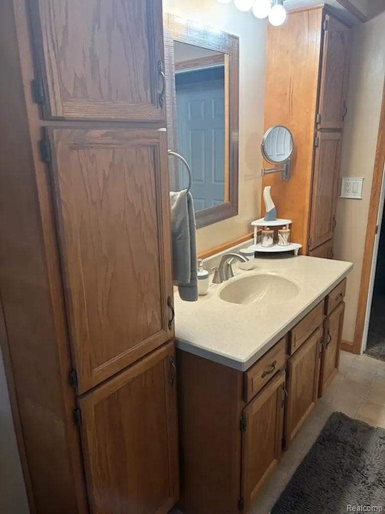 50044 Vinecrest Lane Chesterfield Township MI 48047