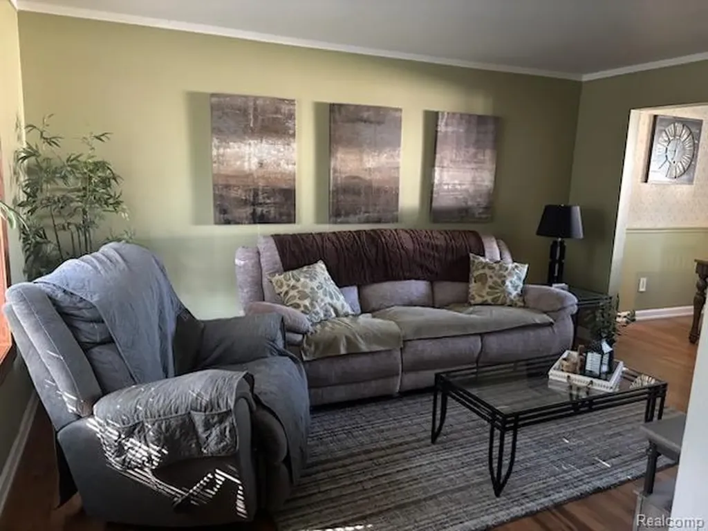 50044 Vinecrest Lane Chesterfield Township MI 48047