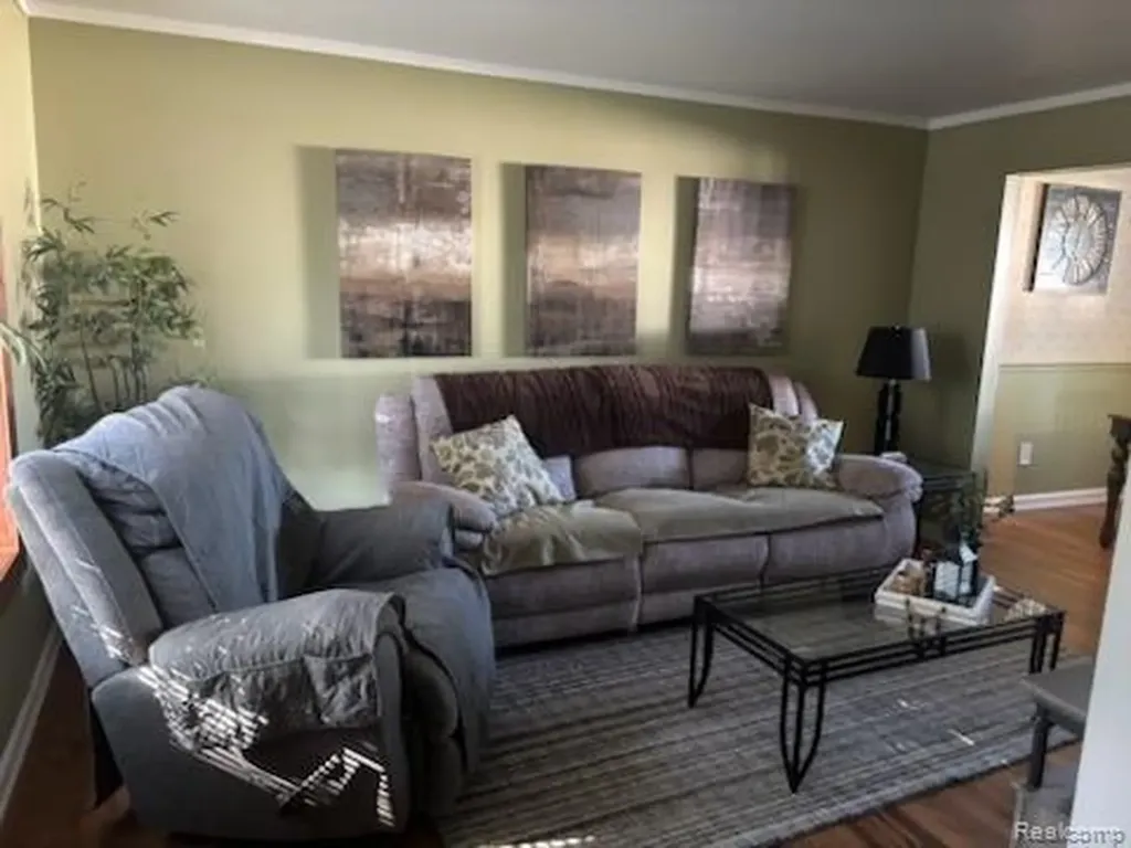 50044 Vinecrest Lane Chesterfield Township MI 48047