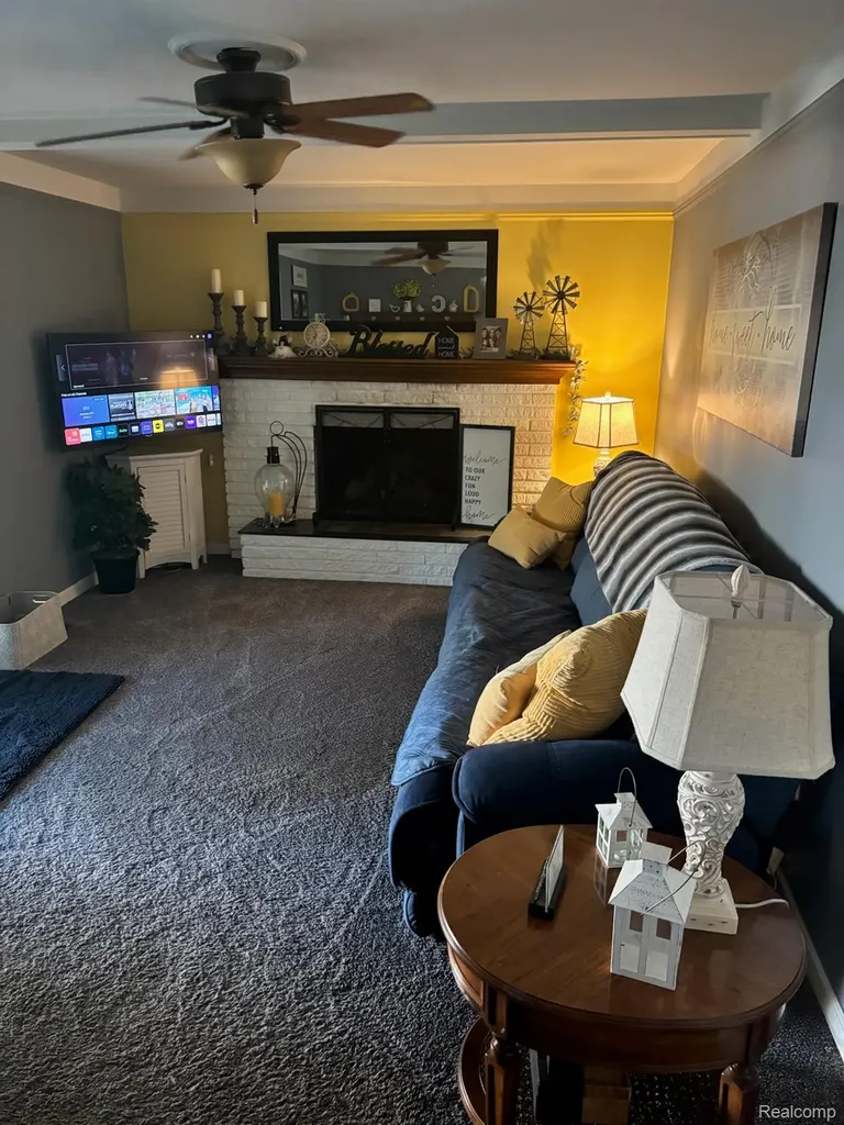 50044 Vinecrest Lane Chesterfield Township MI 48047