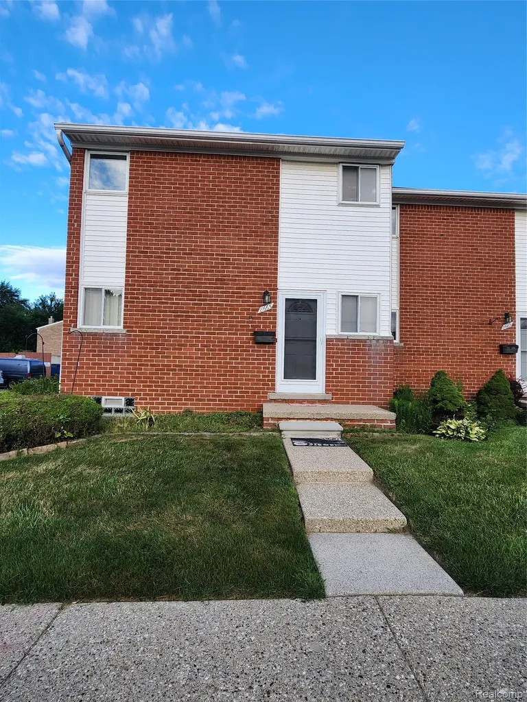 8665 Sterling Center Line City MI 48015