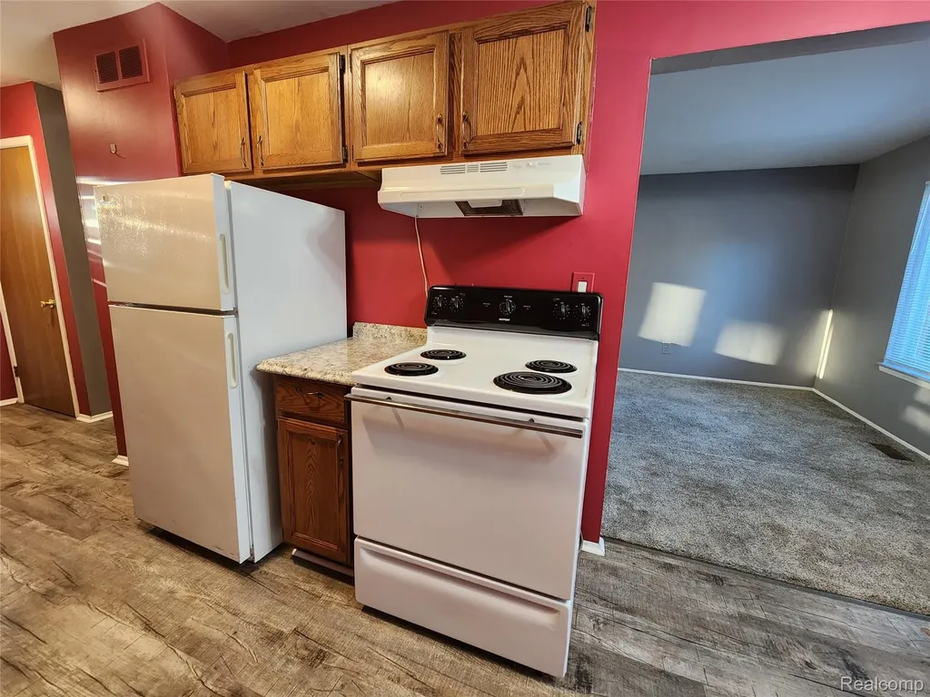 8665 Sterling Center Line City MI 48015