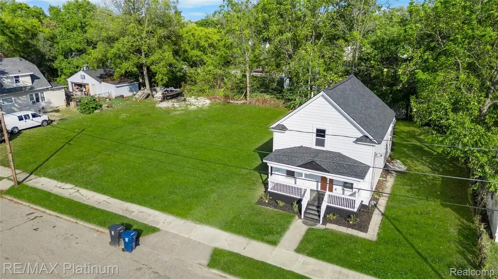2051 Dwight Avenue Flint City MI 48503