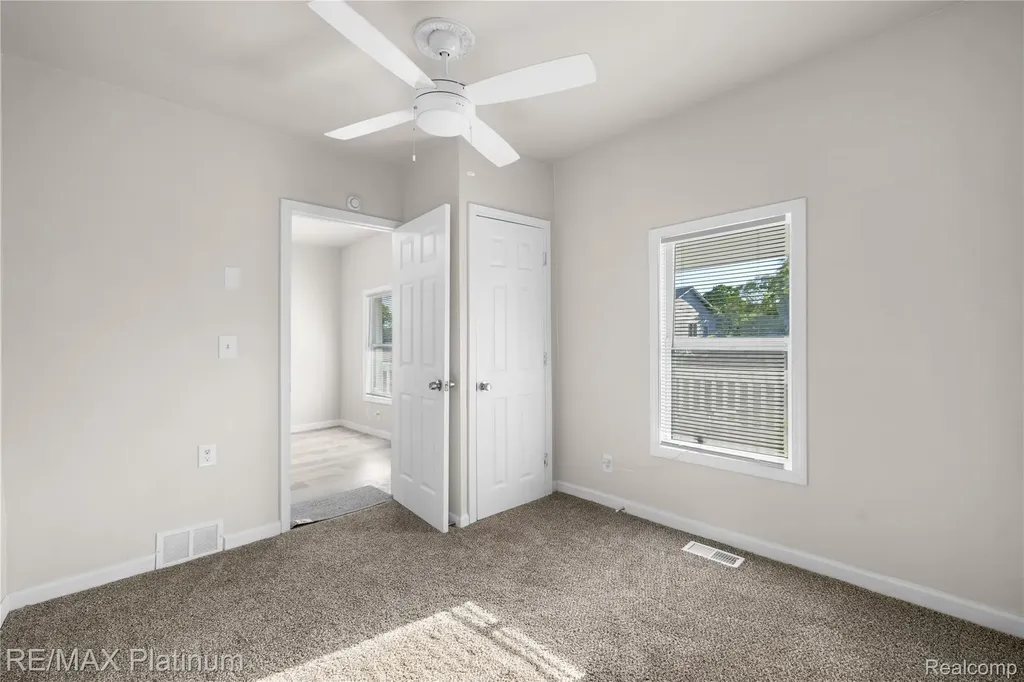 2051 Dwight Avenue Flint City MI 48503