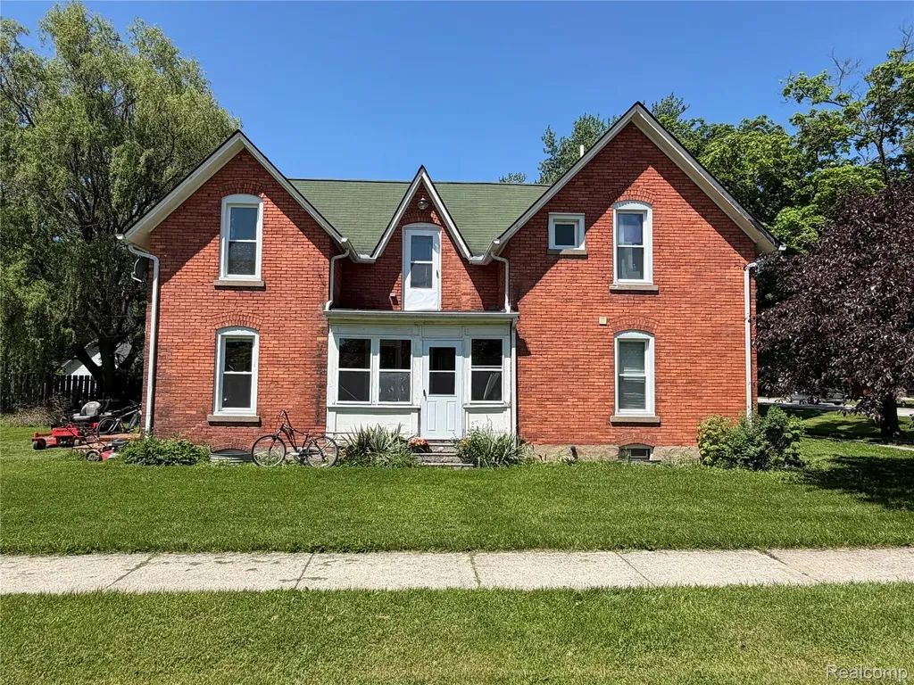 208 E Mill Street Capac Village MI 48014