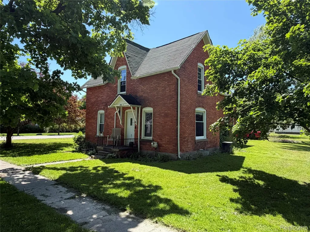 208 E Mill Street Capac Village MI 48014