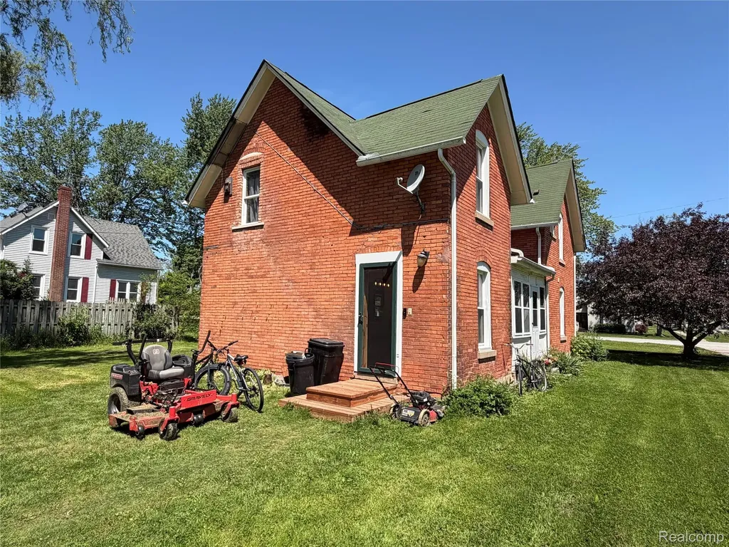 208 E Mill Street Capac Village MI 48014
