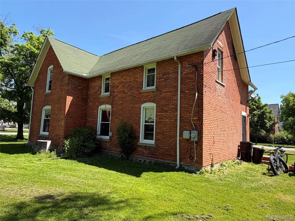 208 E Mill Street Capac Village MI 48014