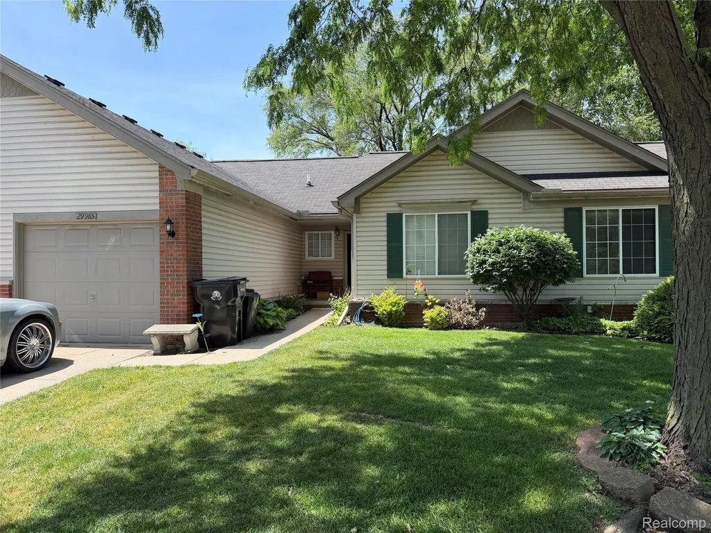 29965 Kenwood Court Roseville City MI 48066