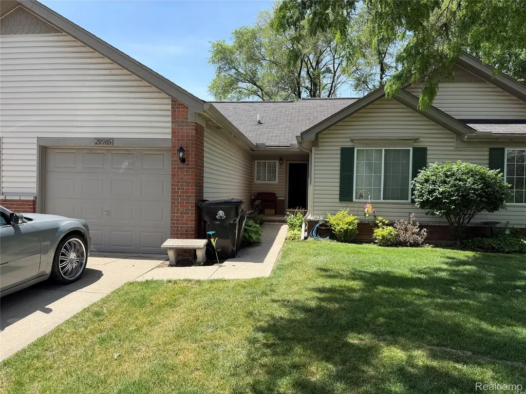 29965 Kenwood Court Roseville City MI 48066