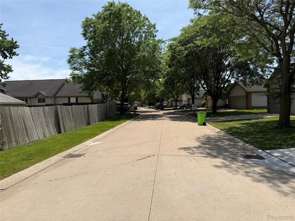 29965 Kenwood Court Roseville City MI 48066