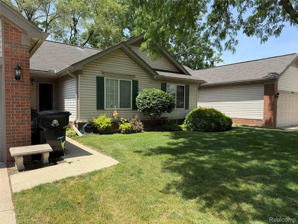 29965 Kenwood Court Roseville City MI 48066