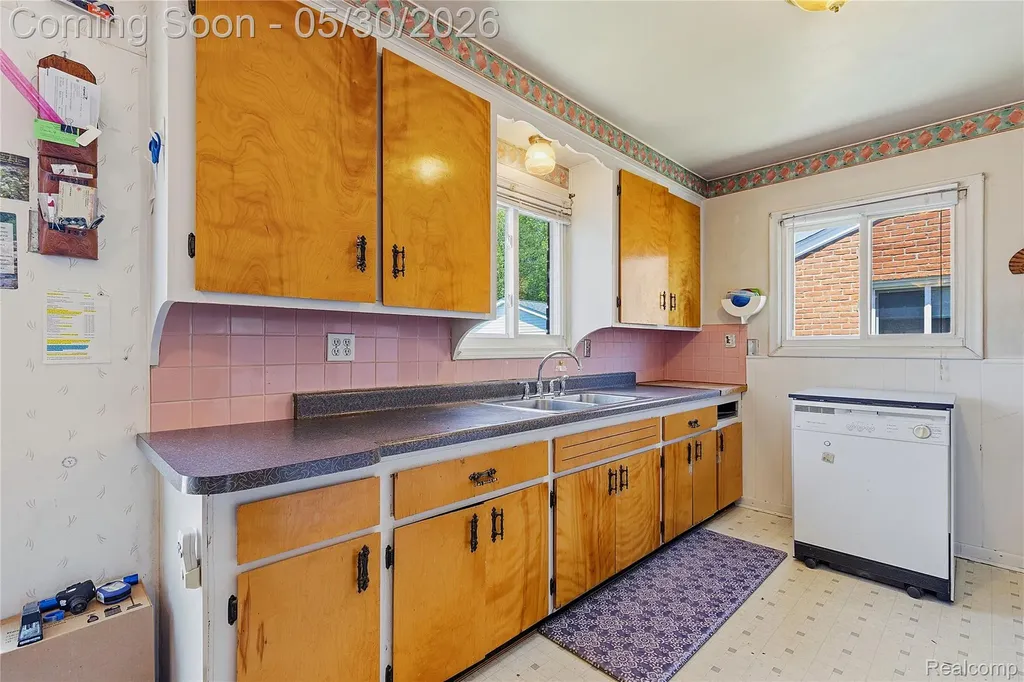 529 Cardwell Street Garden City City MI 48135