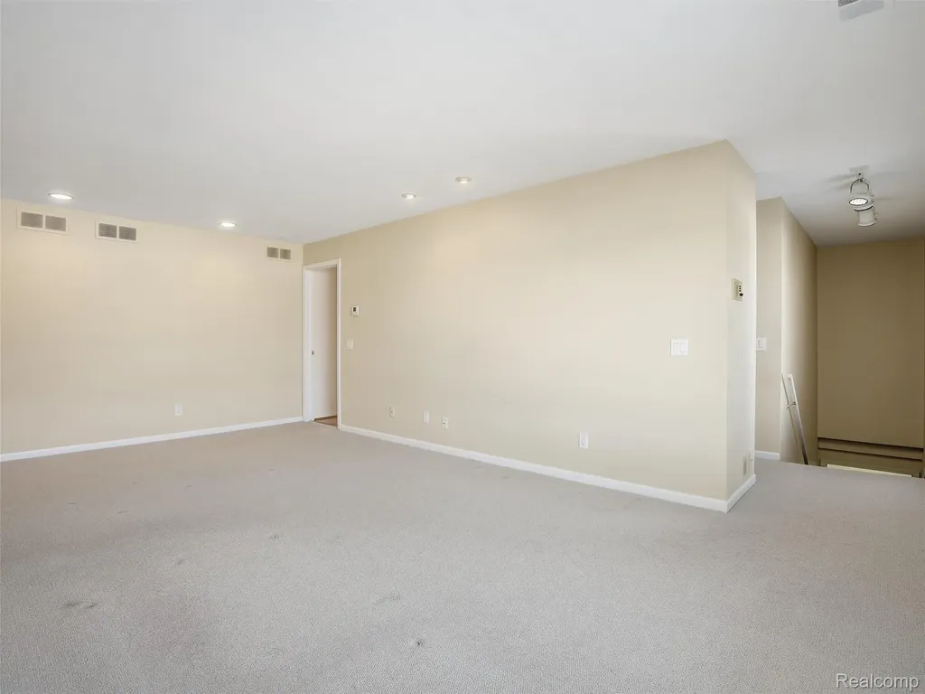 216 Country Club Drive St. Clair Shores City MI 48082