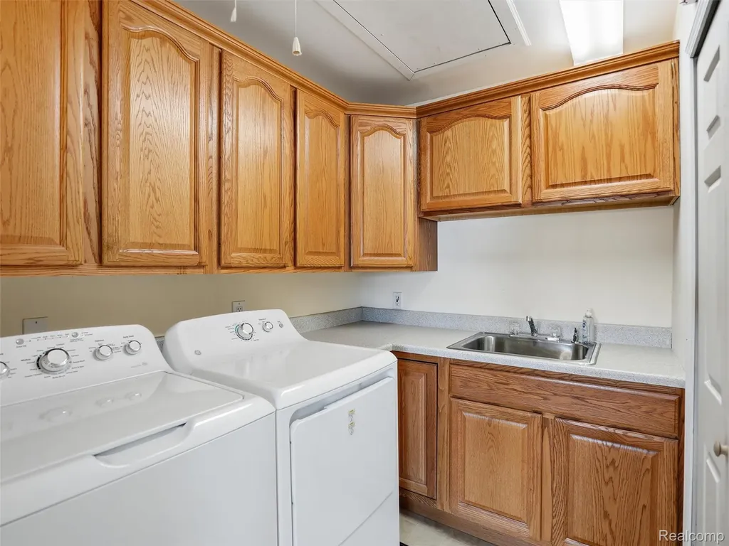 216 Country Club Drive St. Clair Shores City MI 48082