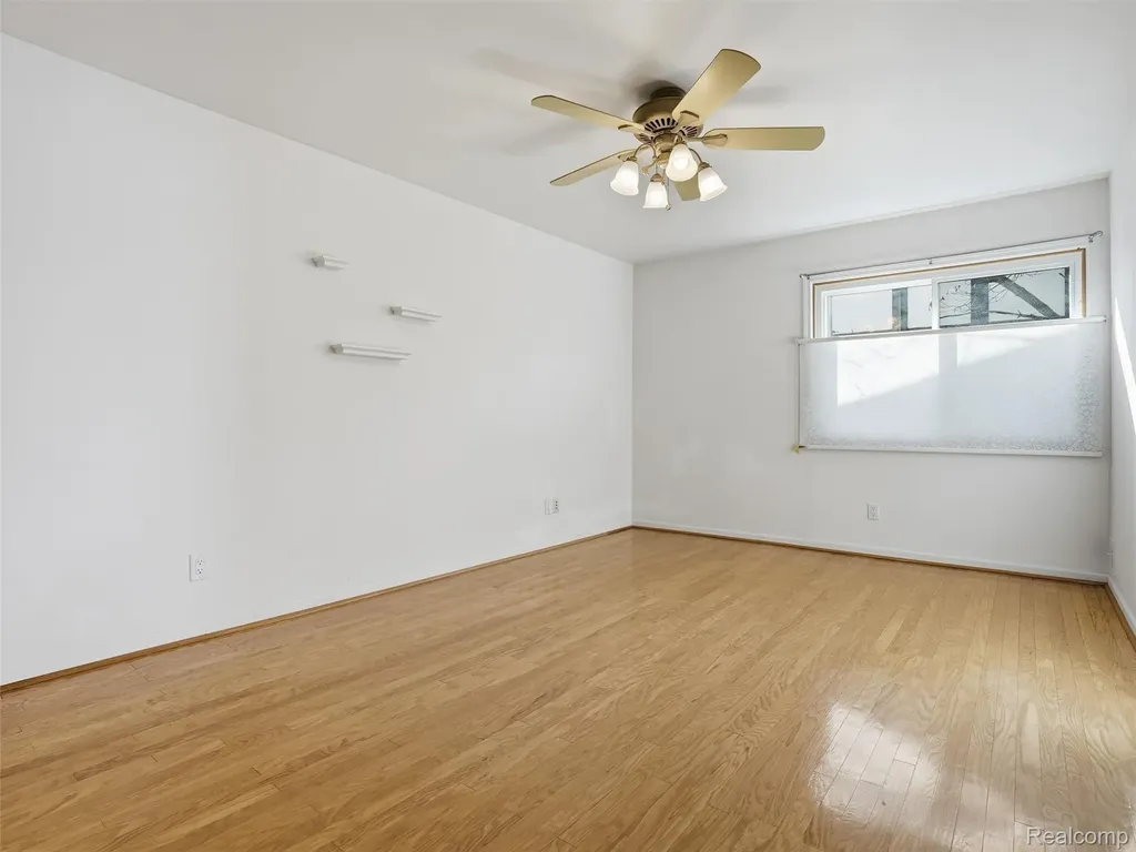 216 Country Club Drive St. Clair Shores City MI 48082
