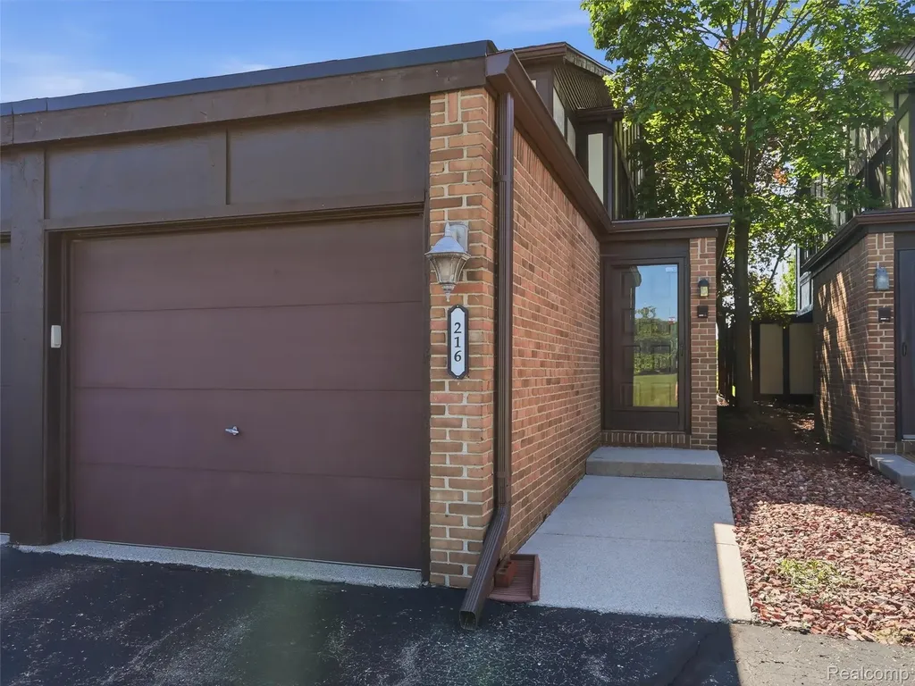 216 Country Club Drive St. Clair Shores City MI 48082