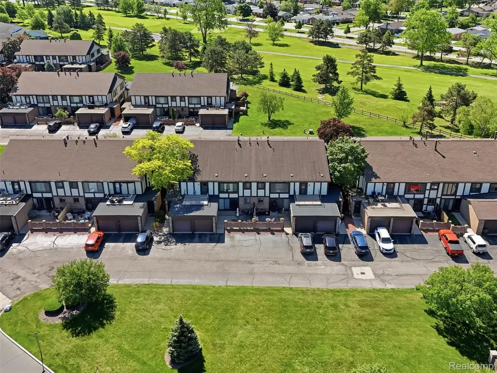 216 Country Club Drive St. Clair Shores City MI 48082