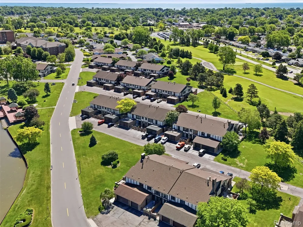 216 Country Club Drive St. Clair Shores City MI 48082