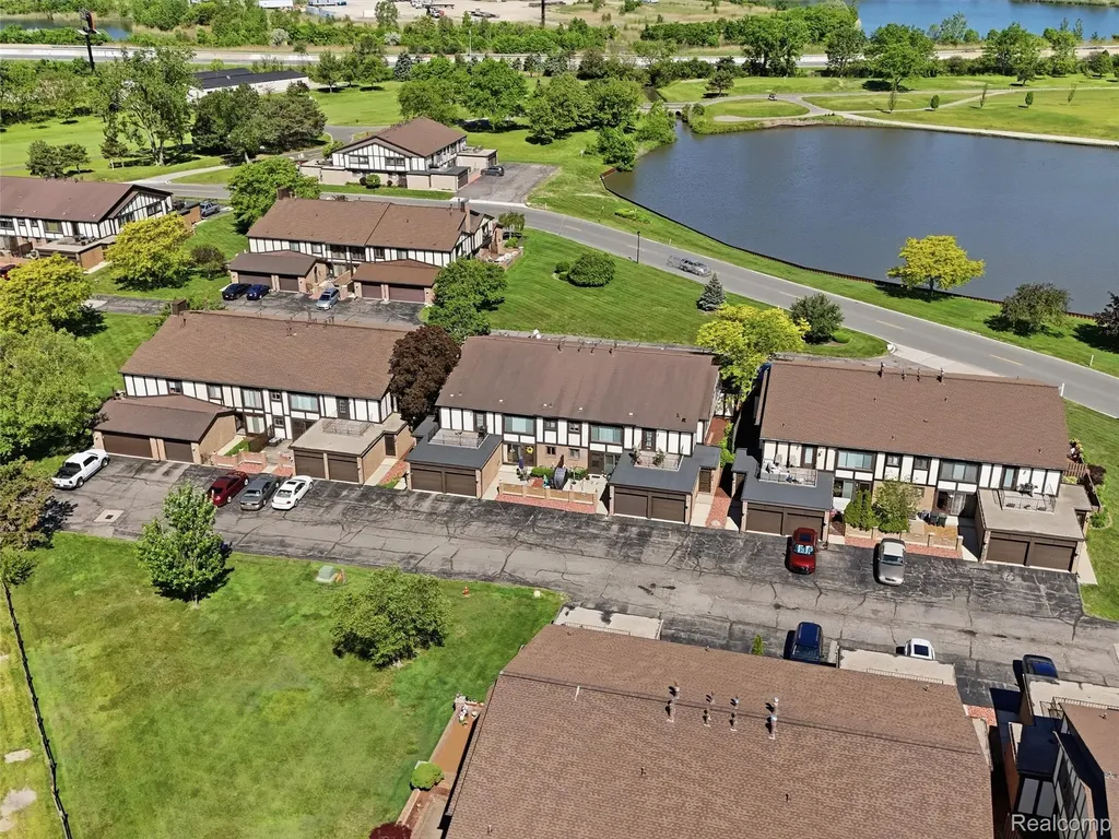 216 Country Club Drive St. Clair Shores City MI 48082