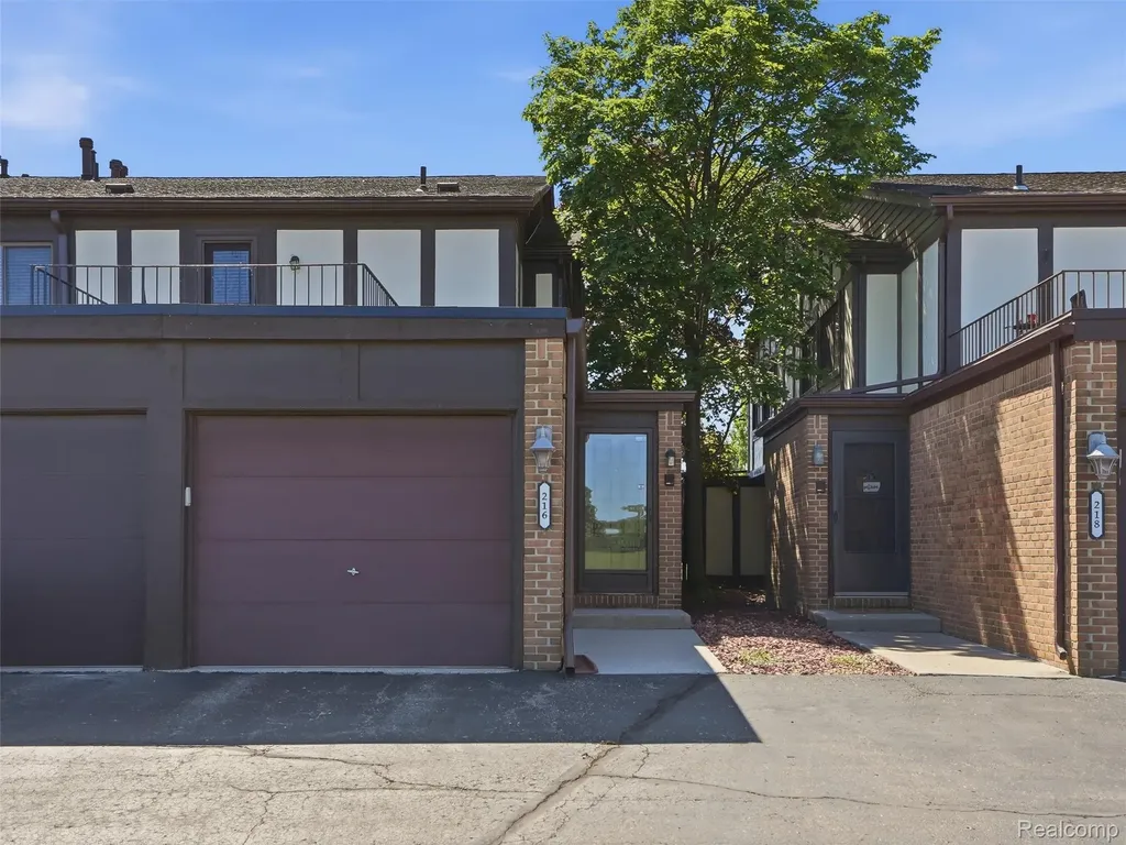 216 Country Club Drive St. Clair Shores City MI 48082