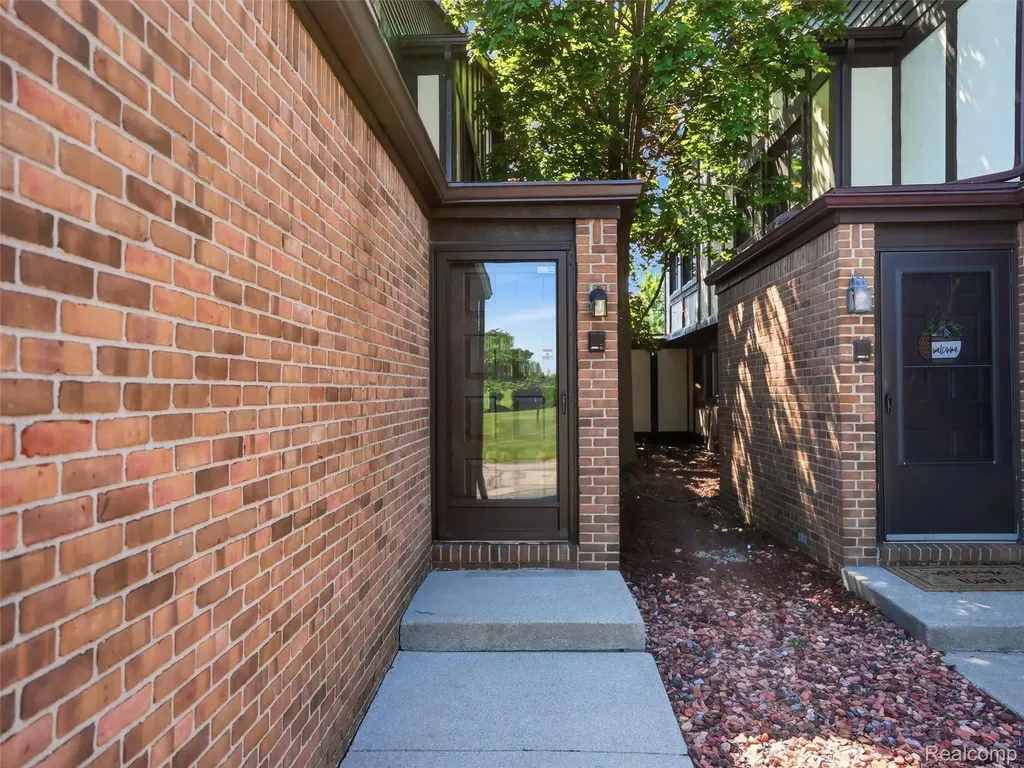 216 Country Club Drive St. Clair Shores City MI 48082