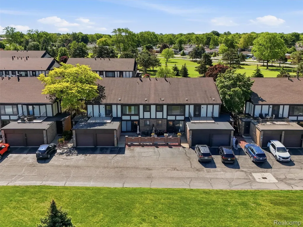 216 Country Club Drive St. Clair Shores City MI 48082