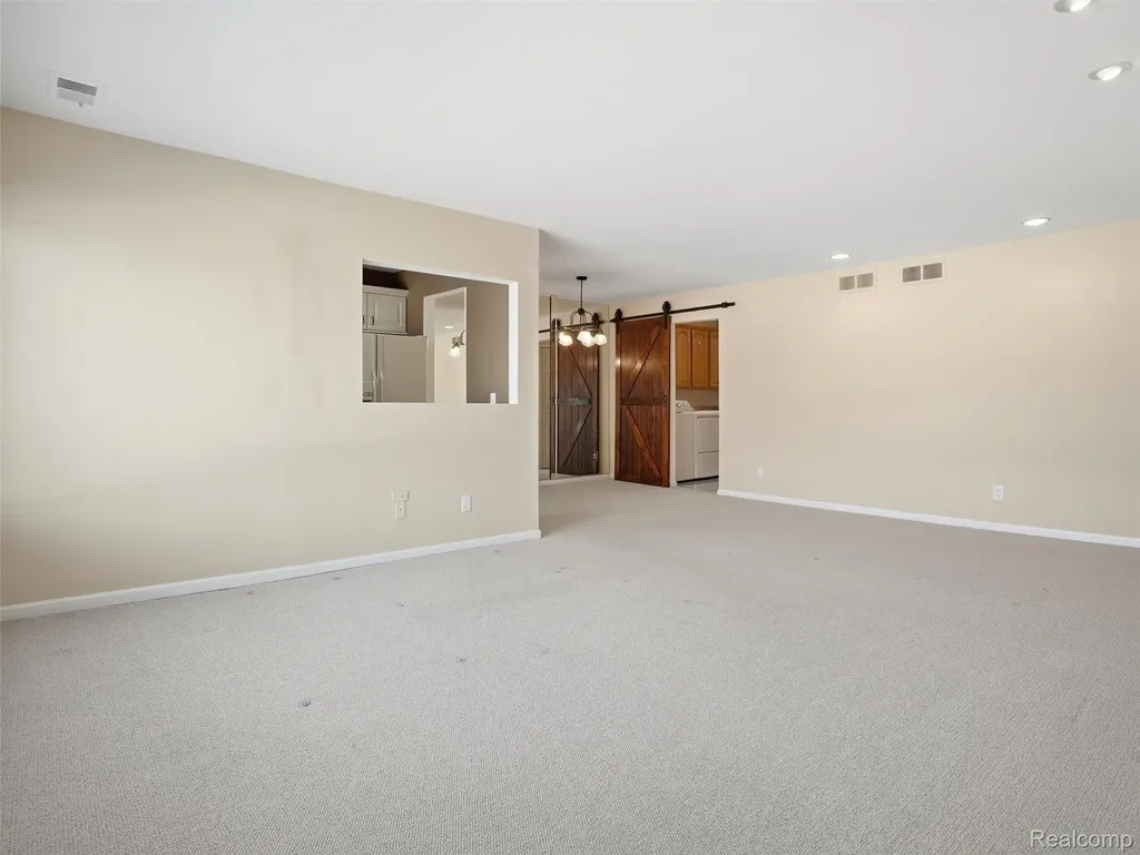 216 Country Club Drive St. Clair Shores City MI 48082
