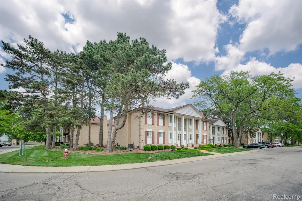 29200 Gloede Drive Warren City MI 48088
