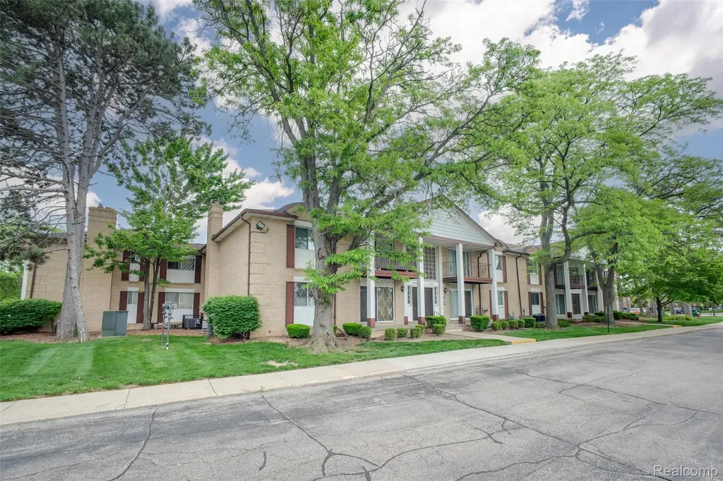 29200 Gloede Drive Warren City MI 48088