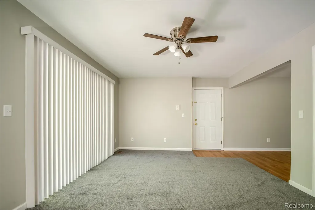 29200 Gloede Drive Warren City MI 48088