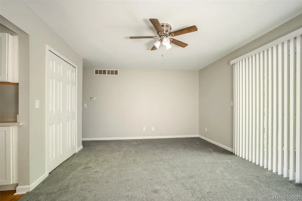 29200 Gloede Drive Warren City MI 48088