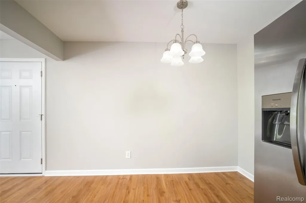 29200 Gloede Drive Warren City MI 48088