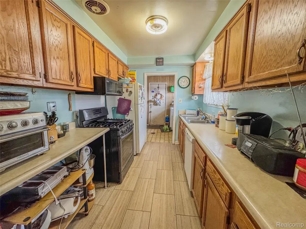 16641 Ryland Redford Charter Township MI 48240