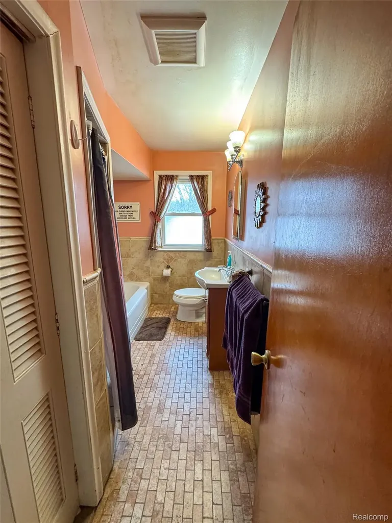 16641 Ryland Redford Charter Township MI 48240
