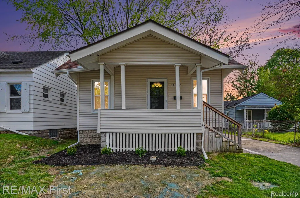 14842 Collinson Avenue Eastpointe City MI 48021
