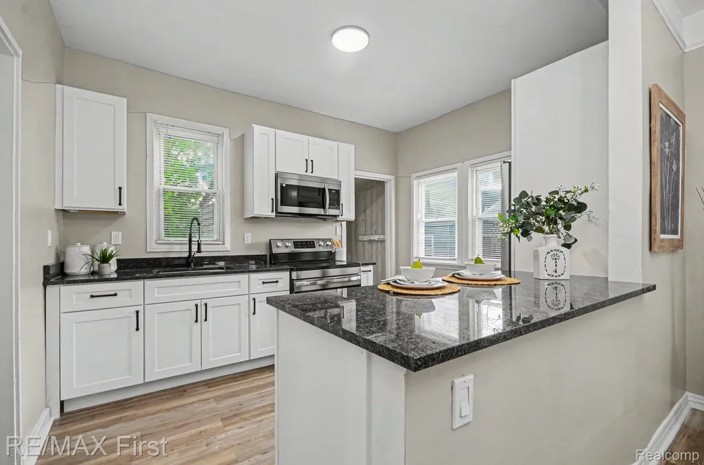14842 Collinson Avenue Eastpointe City MI 48021