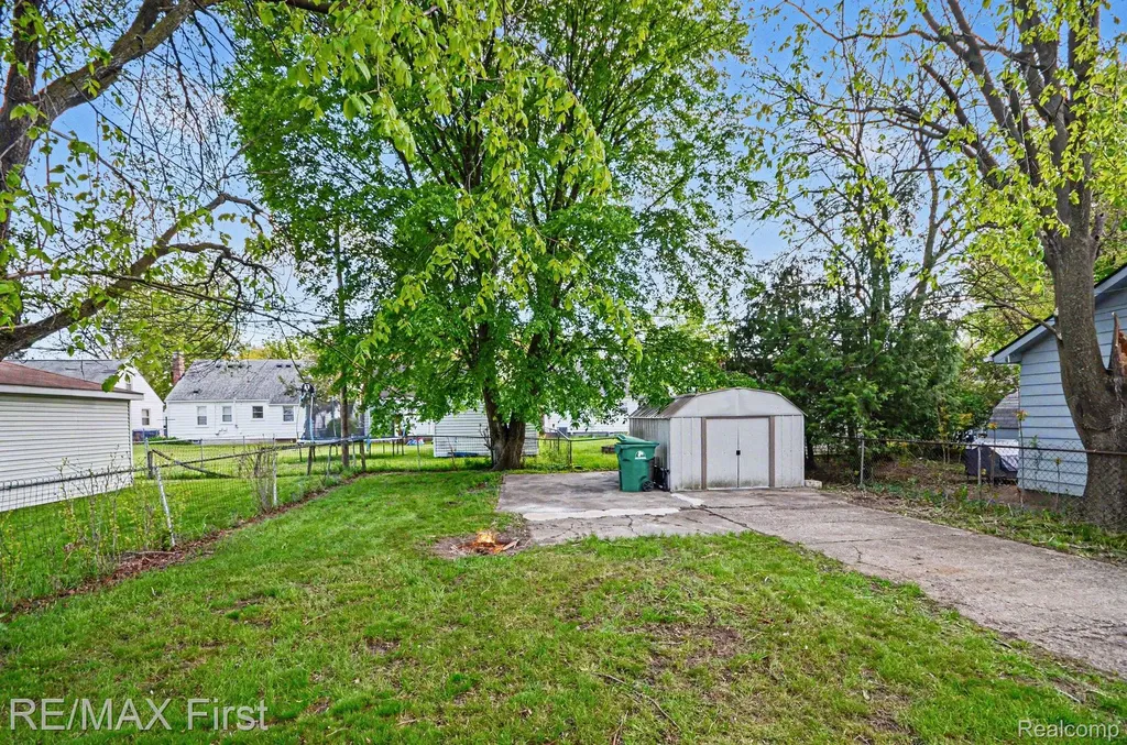14842 Collinson Avenue Eastpointe City MI 48021