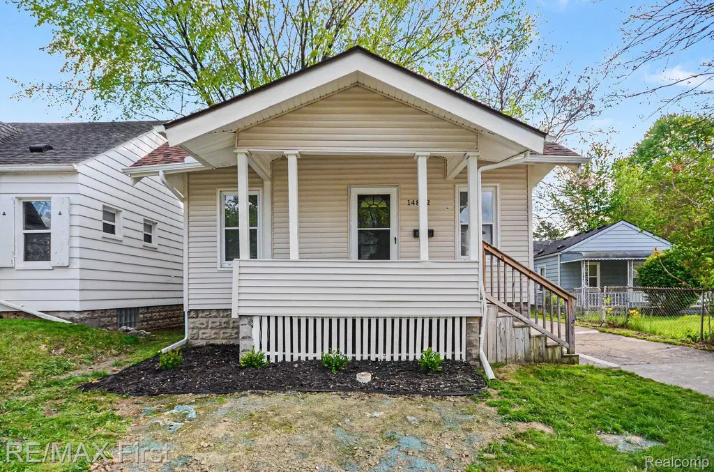 14842 Collinson Avenue Eastpointe City MI 48021