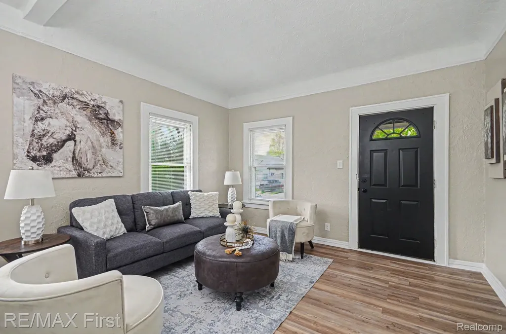 14842 Collinson Avenue Eastpointe City MI 48021